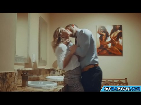 ❤️ ווען אַ באַסטי בלאָנדע סידוס איר אין אַ ציבור אָפּטריט ☑ שיין פּאָרן אין פּאָרן yi.kenhdammy.top ❤